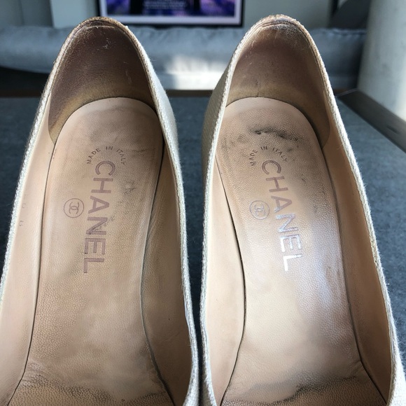 Chanel Diamond Knot Beige Pumps - Picture 2 of 8